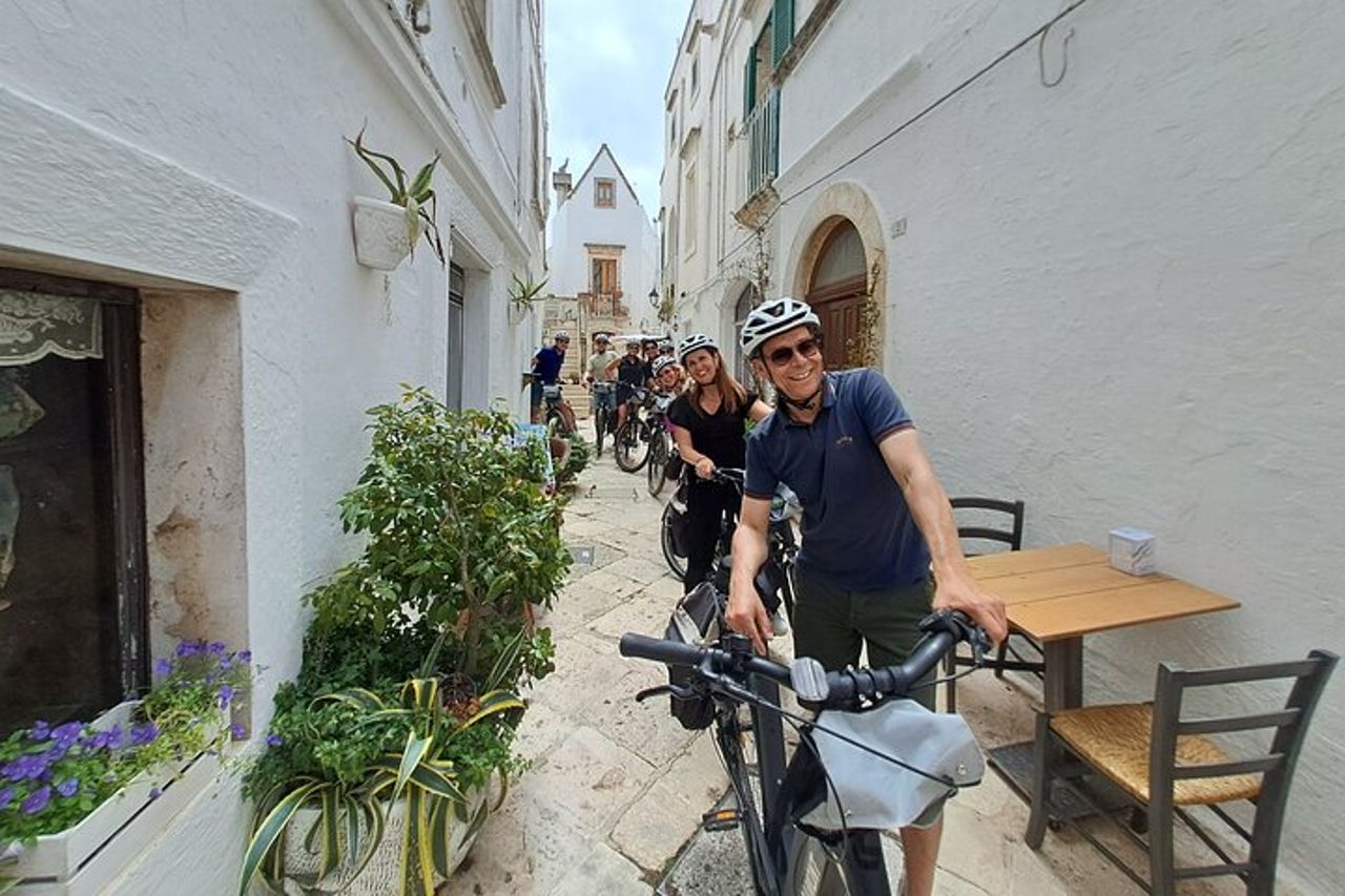 E-bike tour Locorotondo e Martina Franca con visita a caseificio — 8