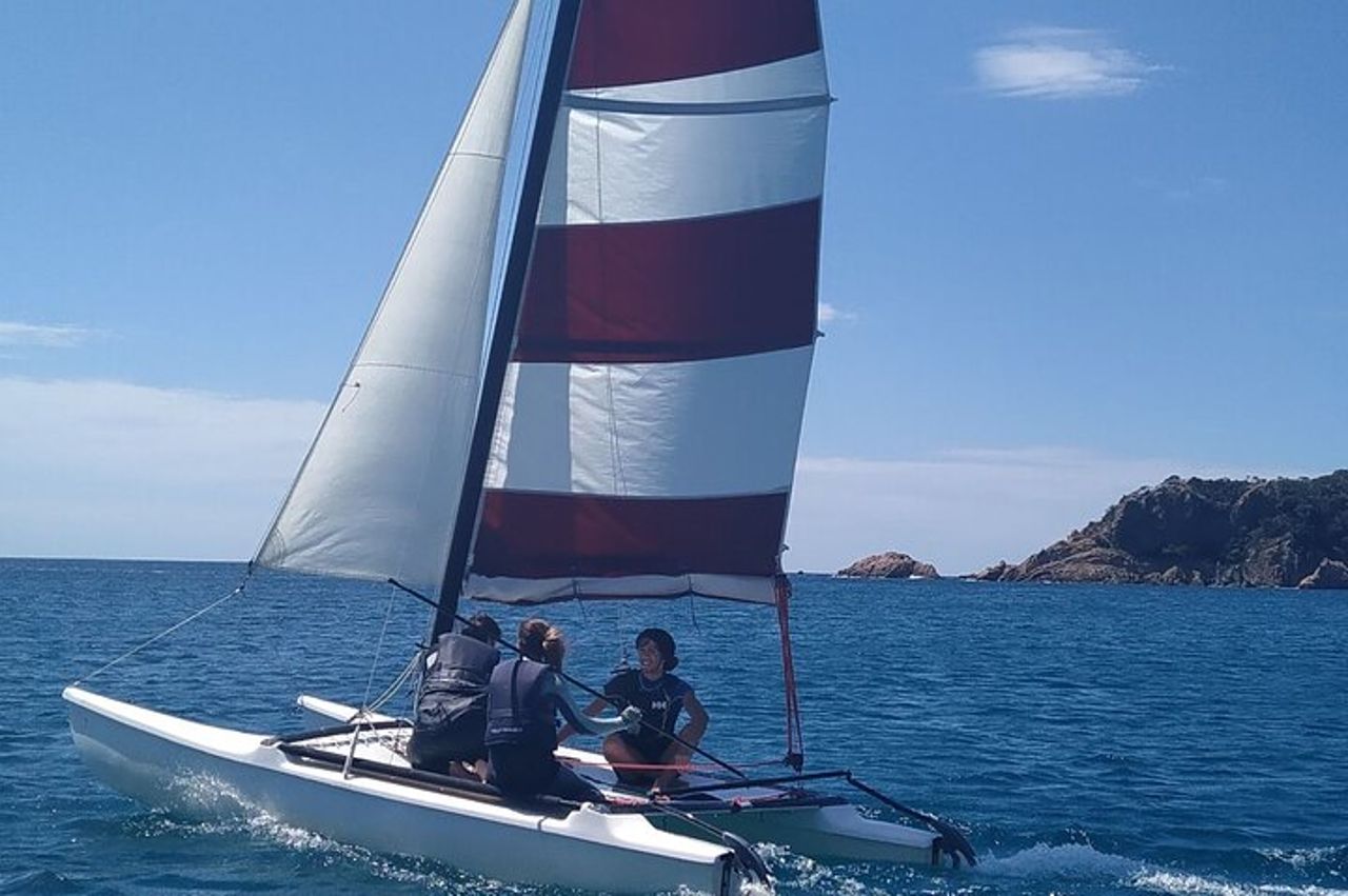 Costa Brava: 2,25 ore di lezione in catamarano — 4