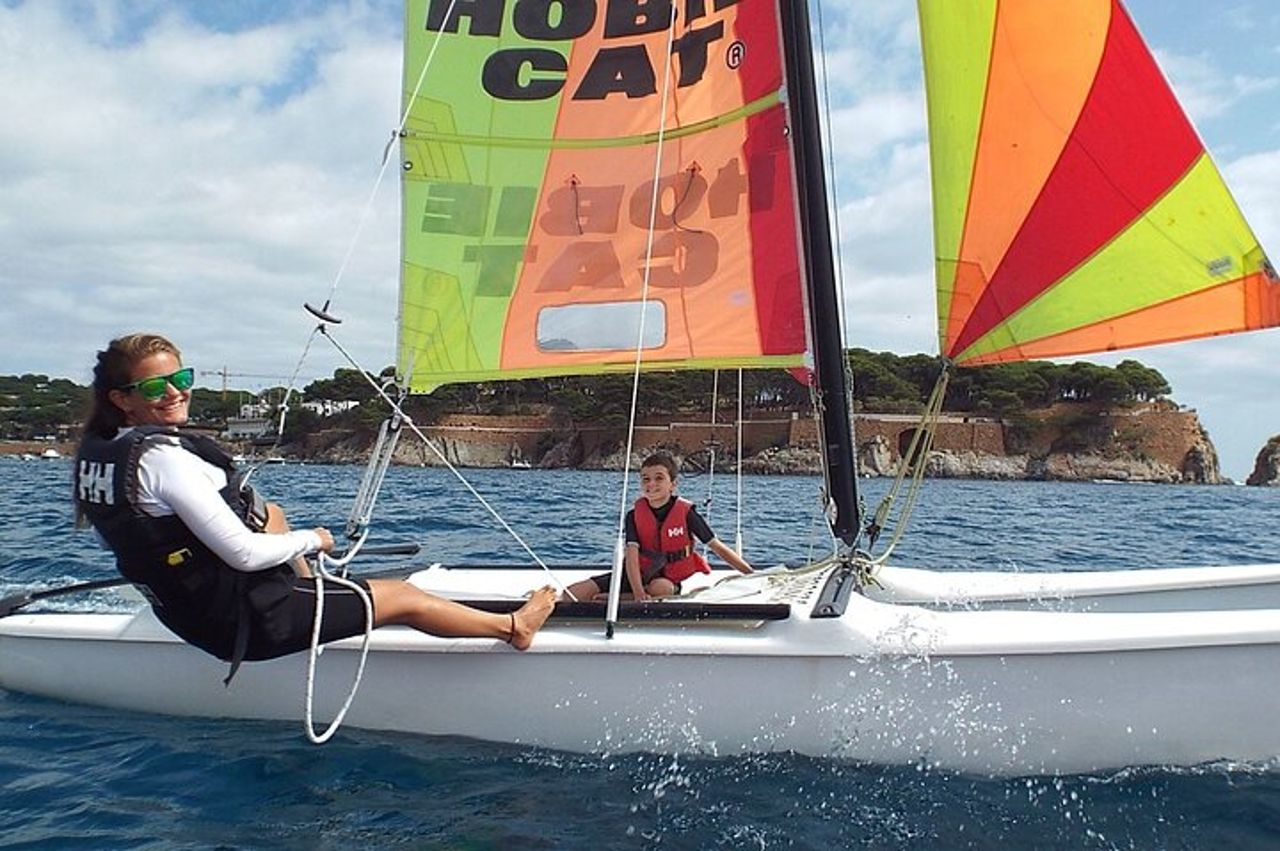 Costa Brava: 2,25 ore di lezione in catamarano — 3