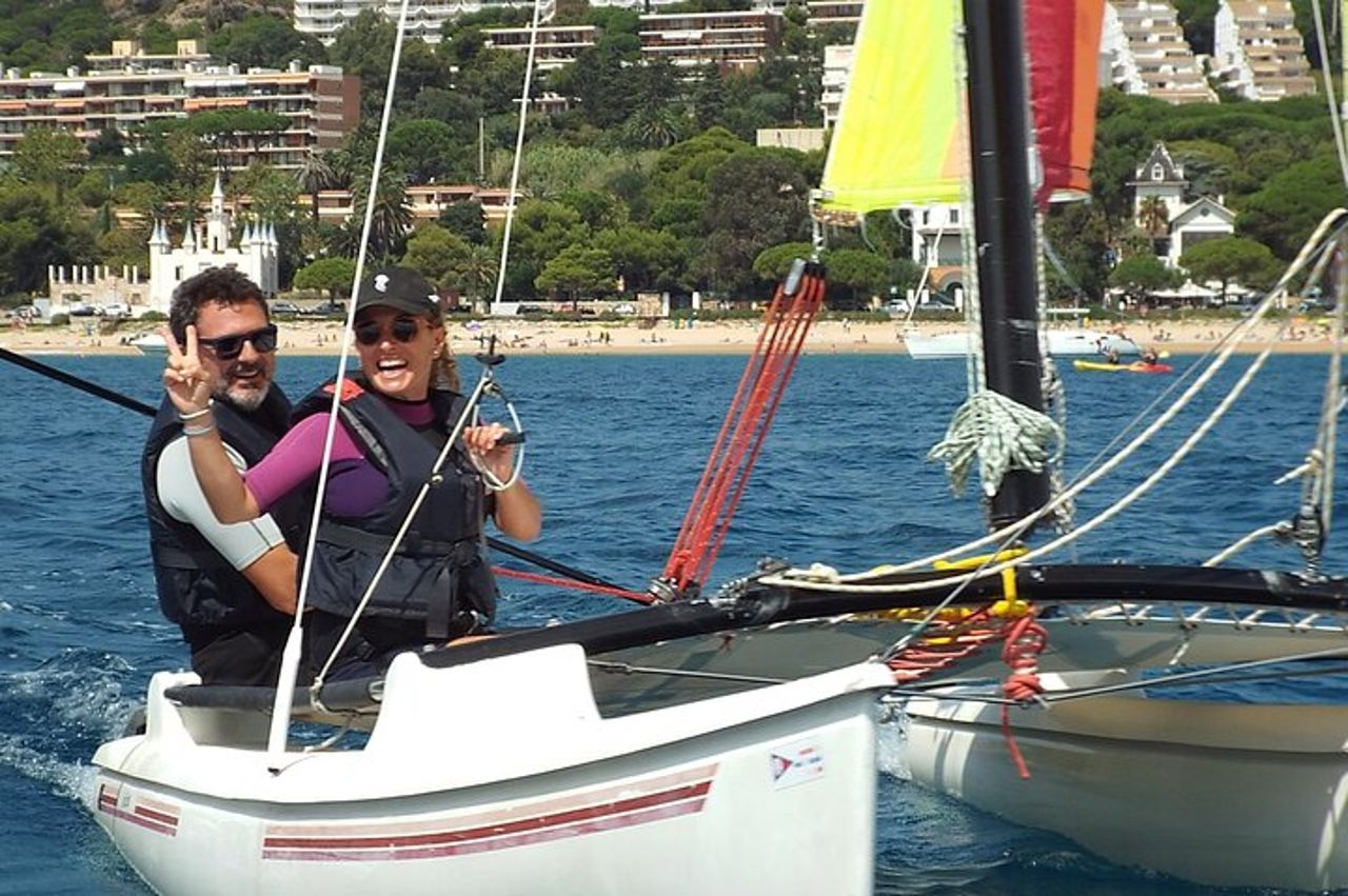 Costa Brava: 2,25 ore di lezione in catamarano