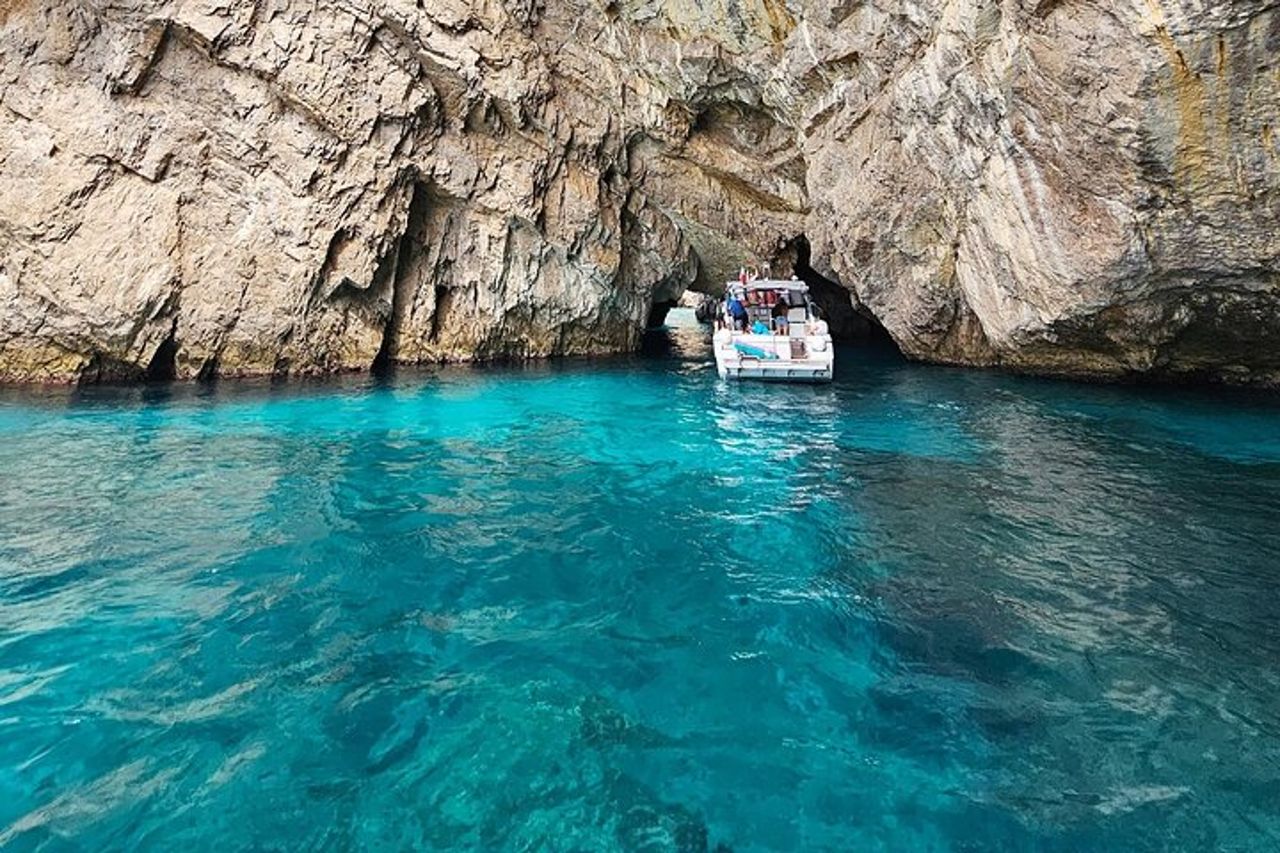 Tour privato in barca lungo la Costiera Amalfitana o Capri da Salerno — 3