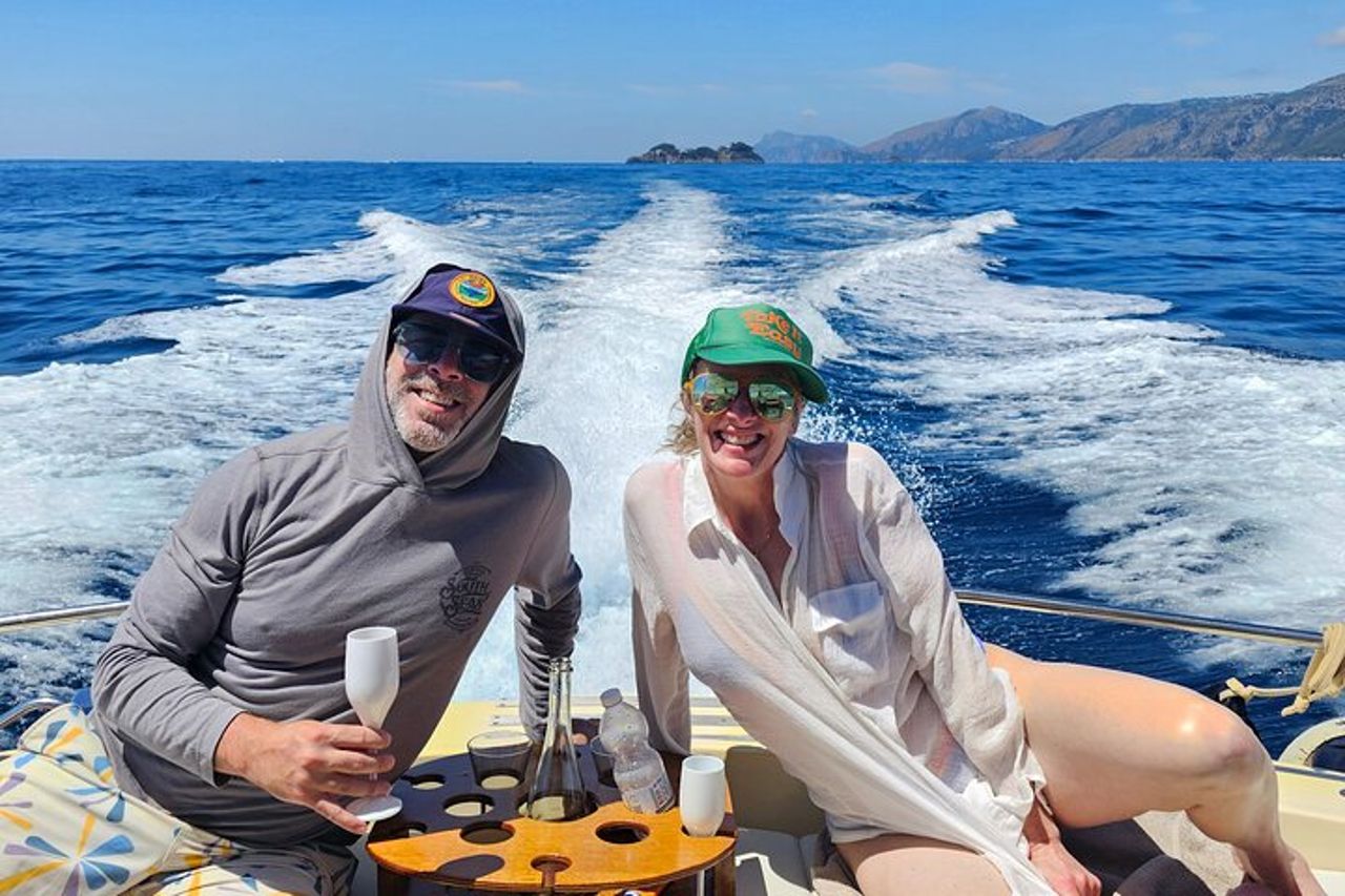 Tour privato in barca lungo la Costiera Amalfitana o Capri da Salerno — 5