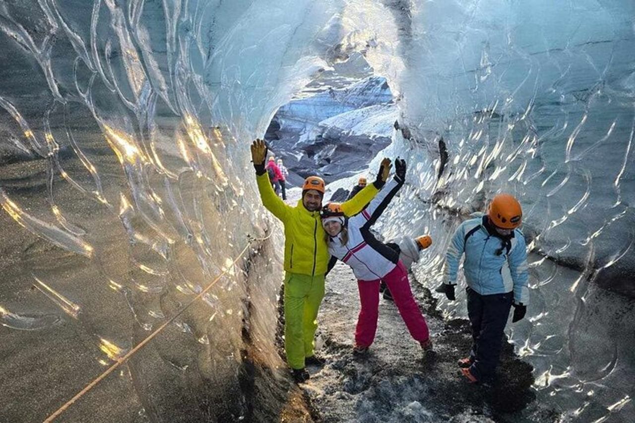Tour / Incontro di 3 ore nella grotta di ghiaccio di Katla a Vík