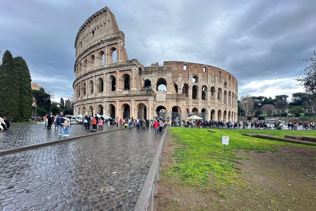Tour privato guidato completo del Colosseo Foro Romano e Palatino — 2