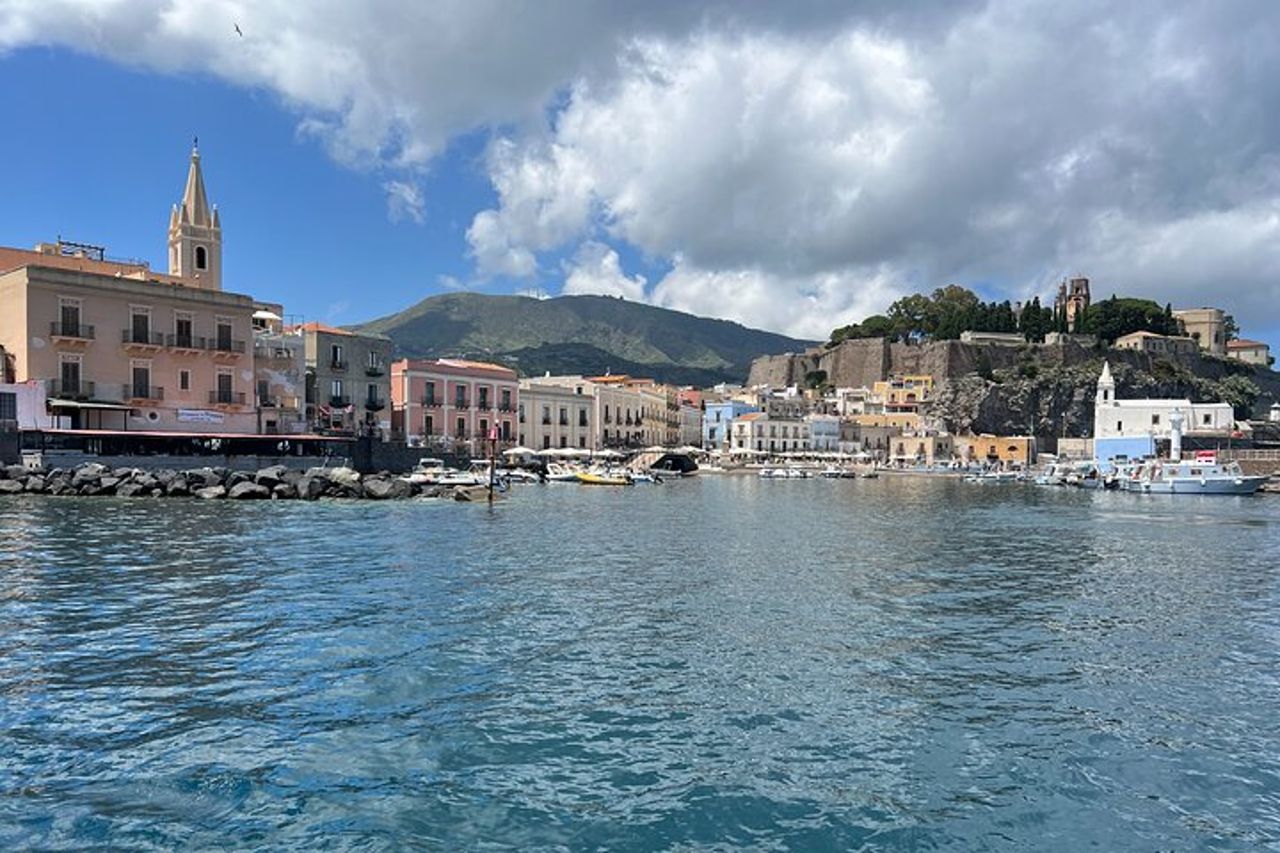 Vulcano Lipari Sciara del fuoco di giorno — 7