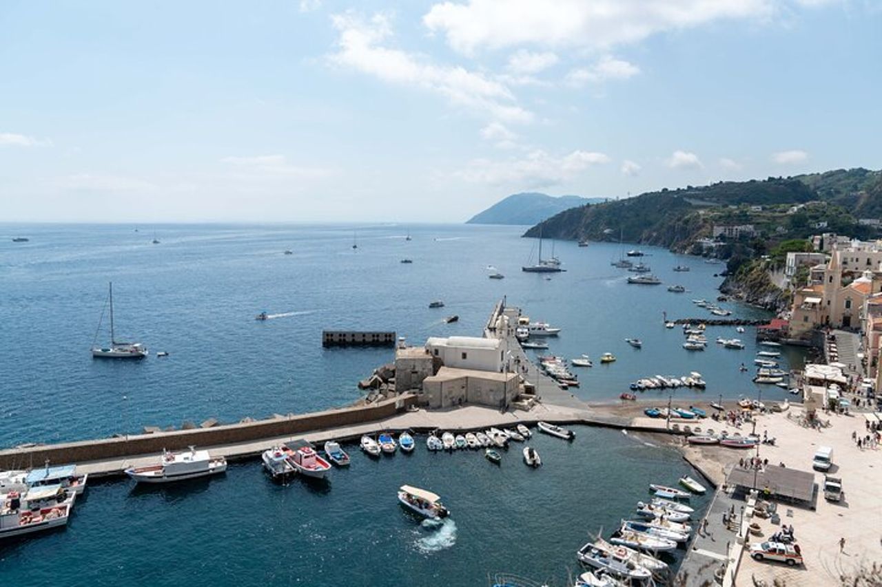 Vulcano Lipari Sciara del fuoco di giorno — 8