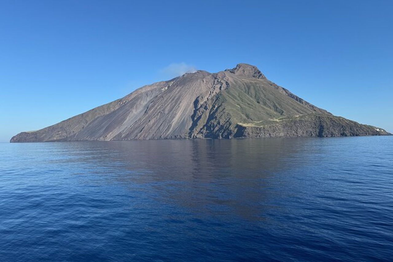 Vulcano Lipari Sciara del fuoco di giorno — 2