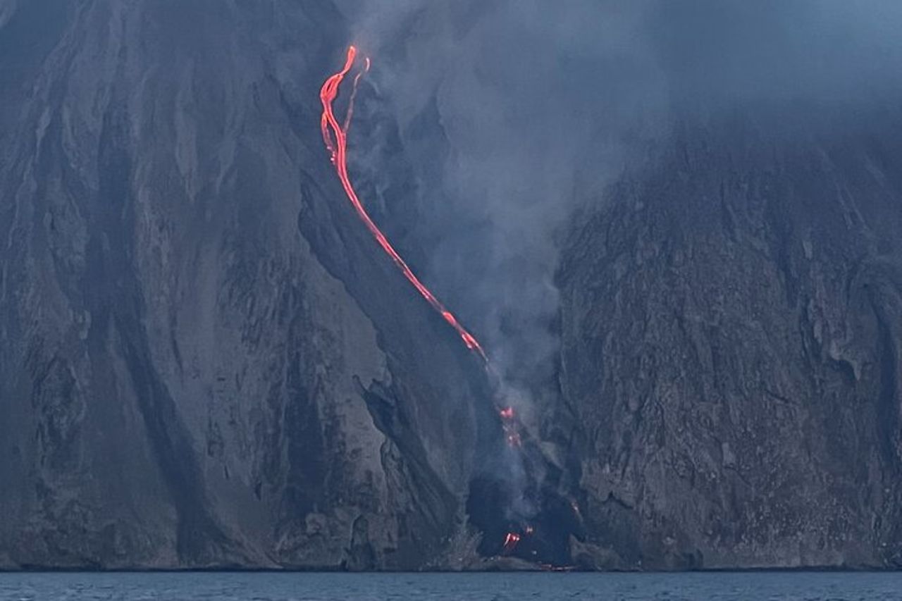 Vulcano Lipari Sciara del fuoco di giorno — 3