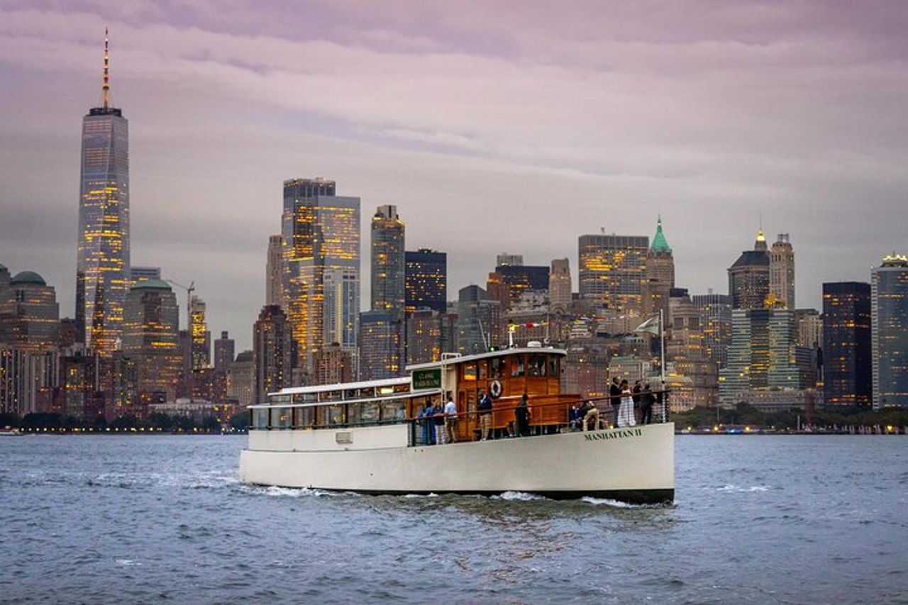 Crociera al tramonto a New York City su uno yacht — 2