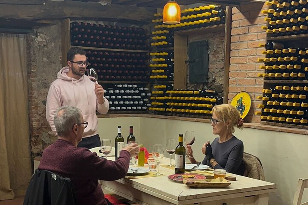 Degustazione in un Vigneto Toscano con trasferimento da Lucca — 3