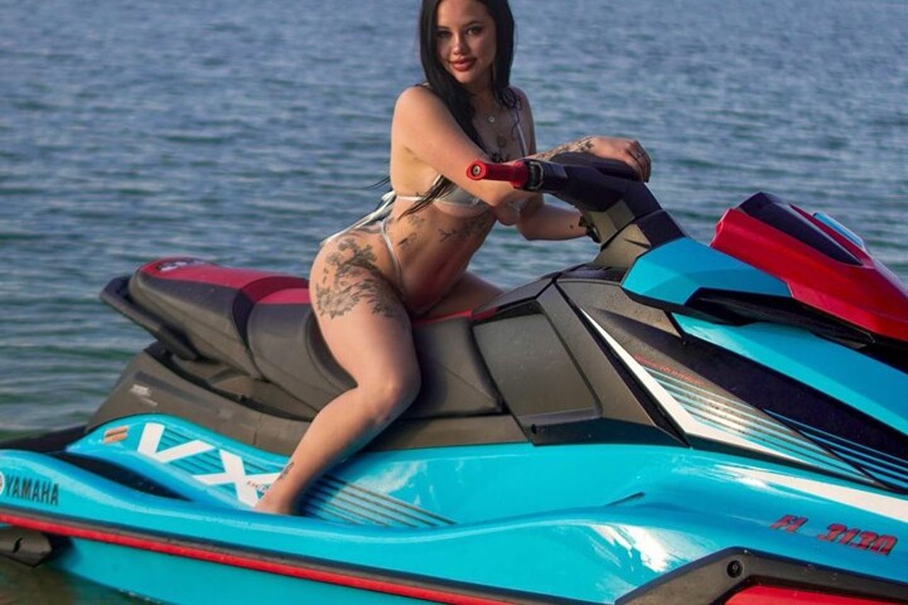 Giro in moto d'acqua mentre si esplorano le isole di Miami — 3
