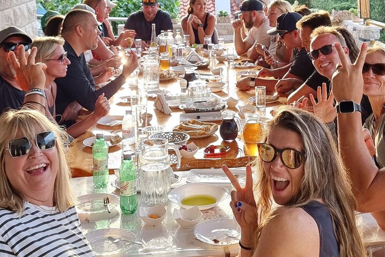 Tour Safari in carrozza (ufficiale) di Korcula - Degustazione di cibo e vino locale — 4