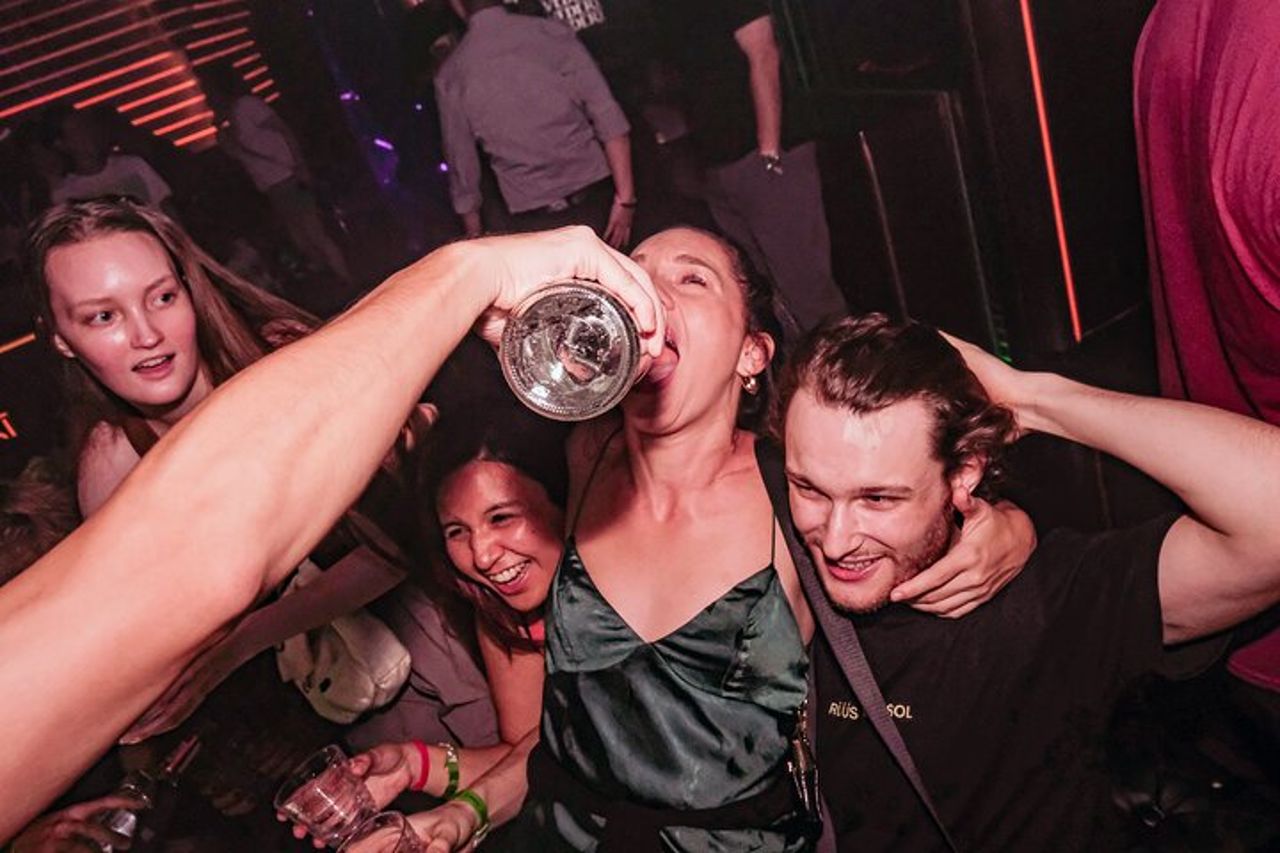 Hong Kong Pub Crawl a Lan Kwai Fong (LKF) — 2