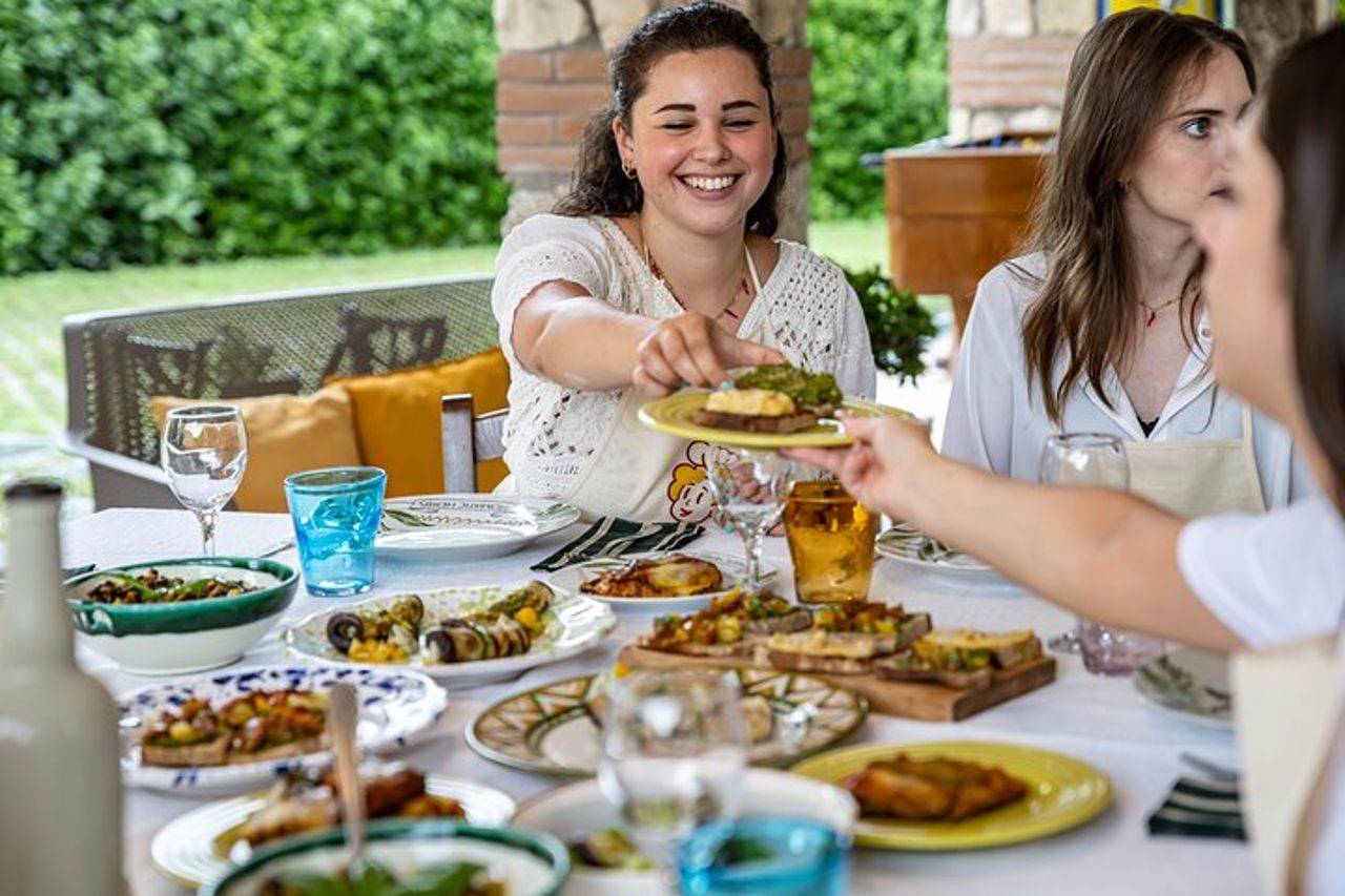 Pranzo toscano & tour in cantina con degustazione a San Gimignano