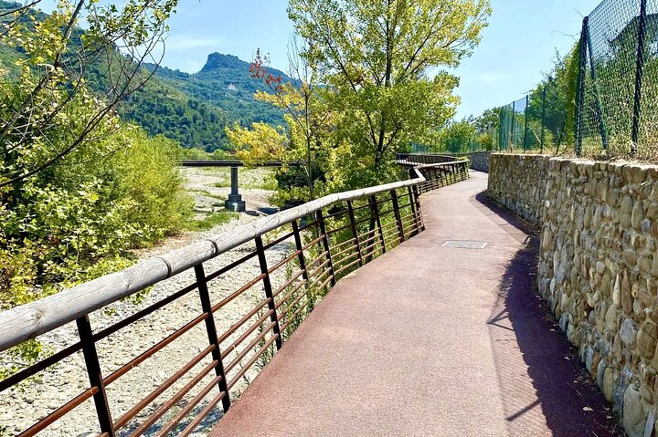 Tour in E-Bike di un'intera giornata da Ventimiglia: Valle del Nervia & Dolceacqua — 3