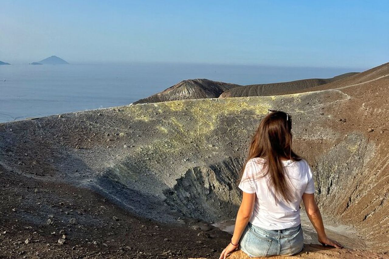Trekking alla scoperta del Gran Cratere di Vulcano