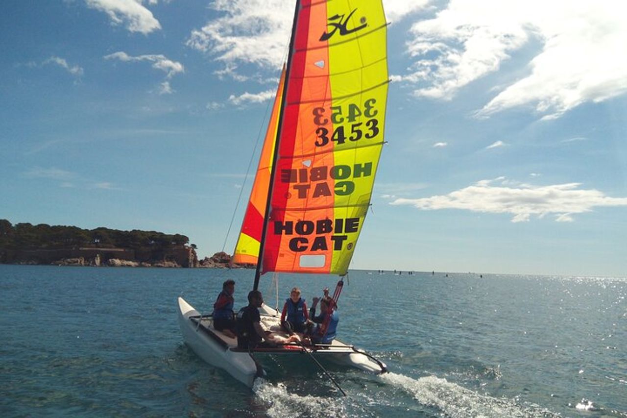 Costa Brava: 2,25 ore di lezione in catamarano — 2