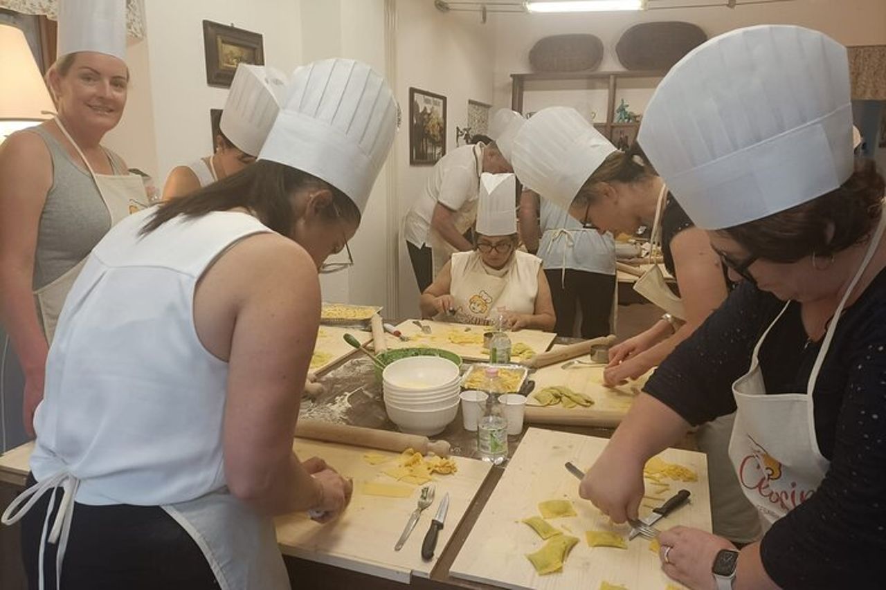 Lezione di Fettuccine & Ravioli nella Scuola di Cucina di Assisi — 4