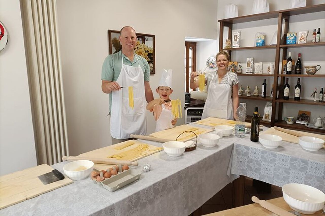 Lezione di Fettuccine & Ravioli nella Scuola di Cucina di Assisi — 5