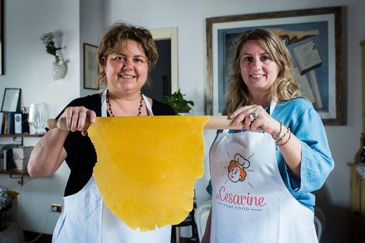 Tour a piedi di Modena e lezione di cucina tradizionale con vino — 9