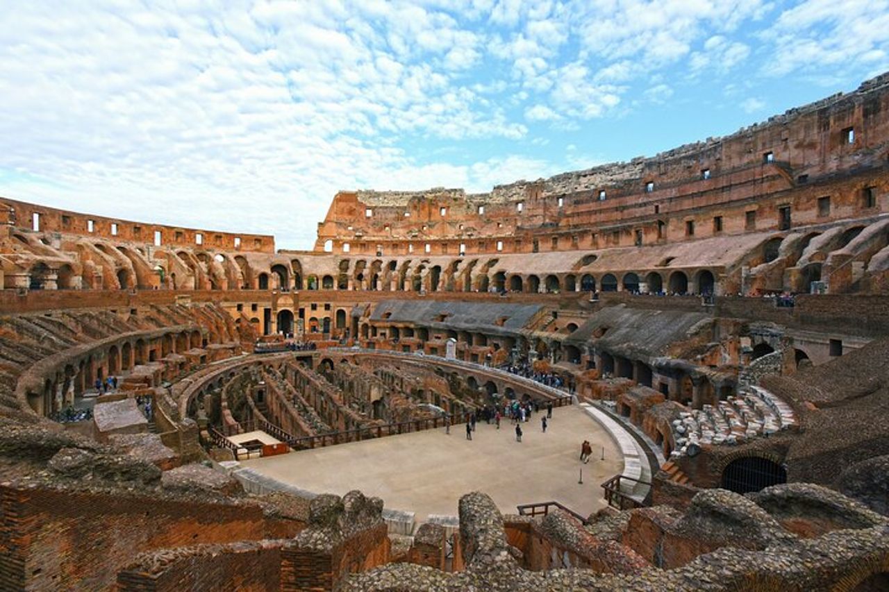 Tour sotterraneo del Colosseo con accesso completo all'antica Roma — 4