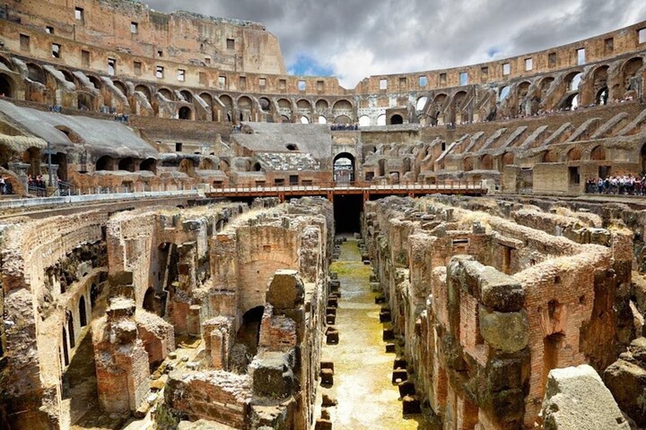 Tour VIP sotterraneo del Colosseo con accesso completo all'antica Roma — 4