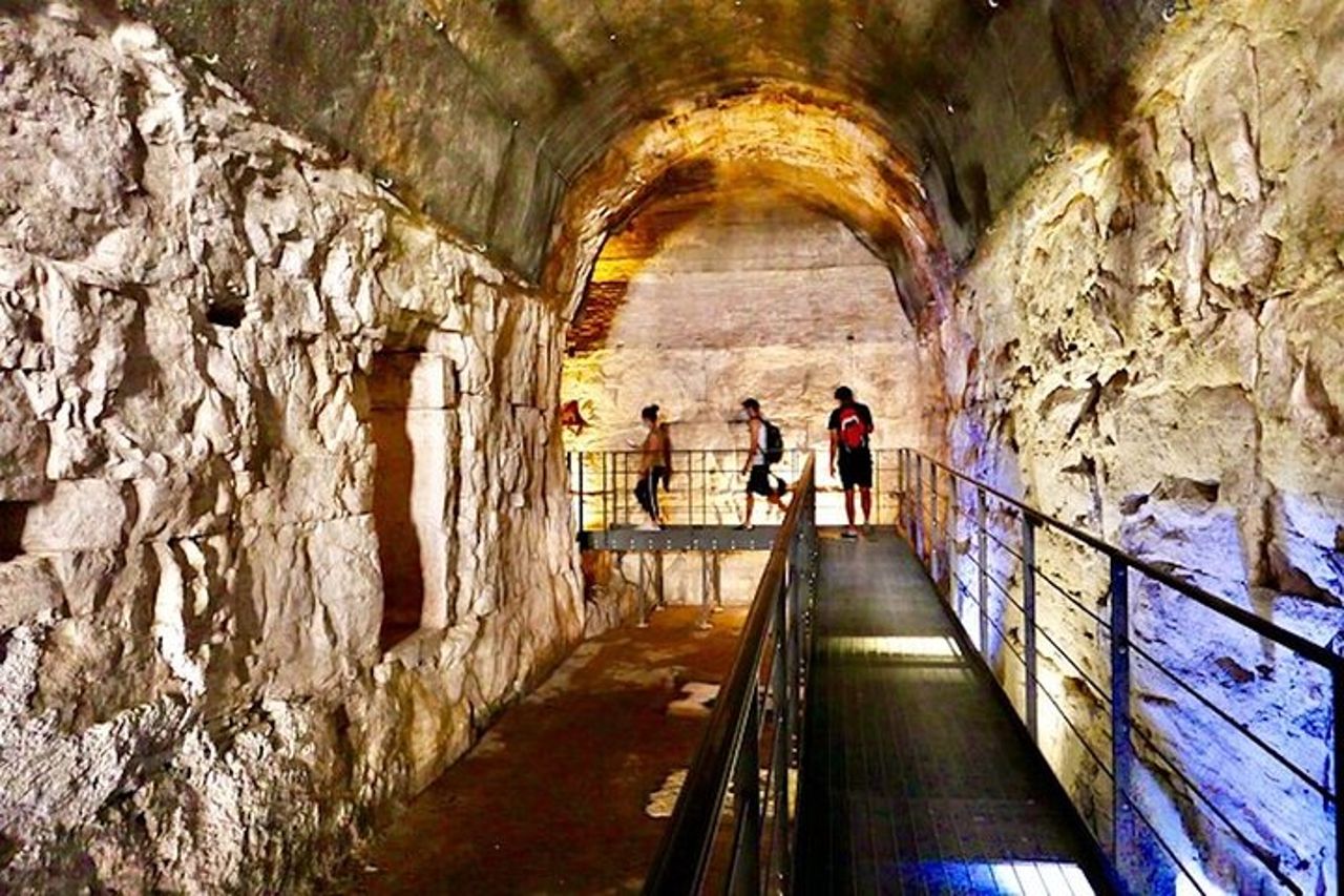 Tour VIP sotterraneo del Colosseo con accesso completo all'antica Roma — 3