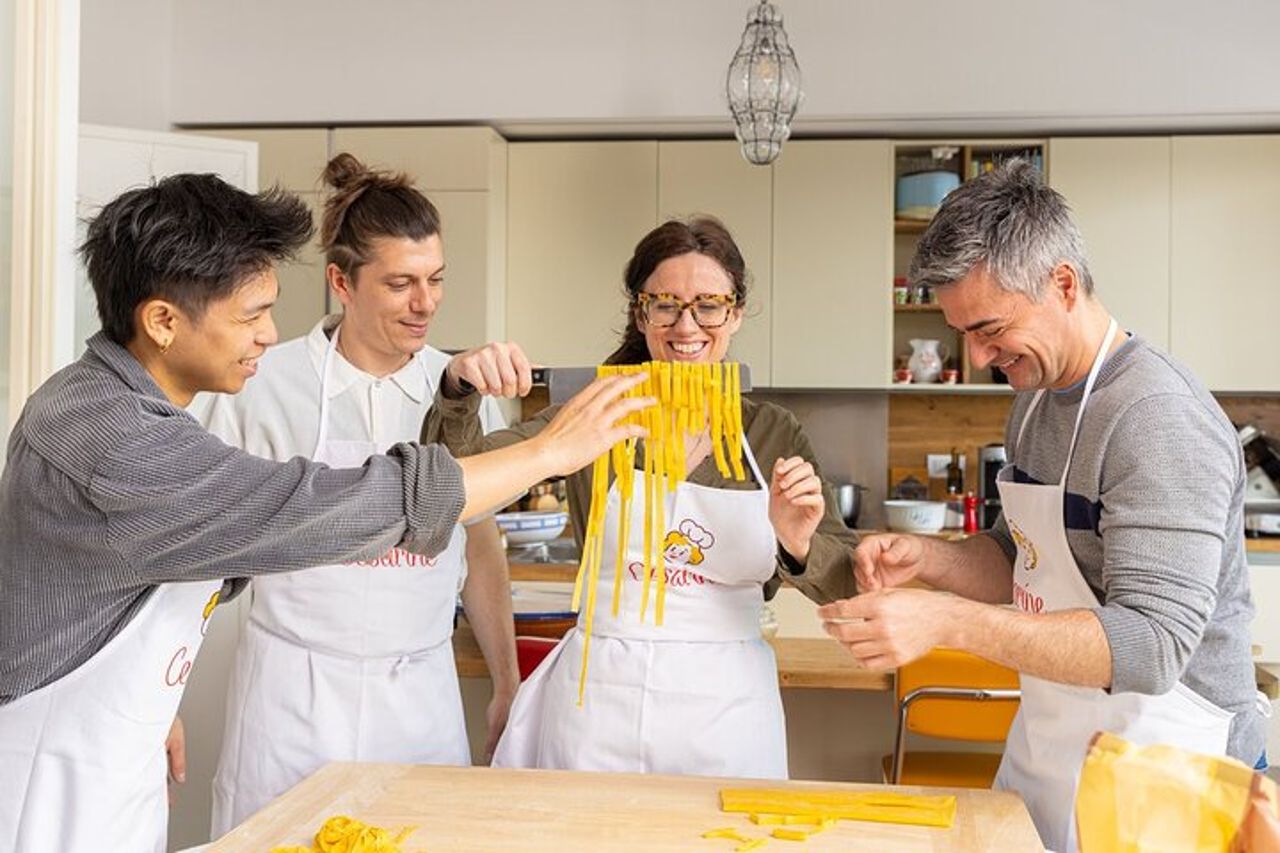 Tour a piedi di Modena e lezione di cucina tradizionale con vino — 7