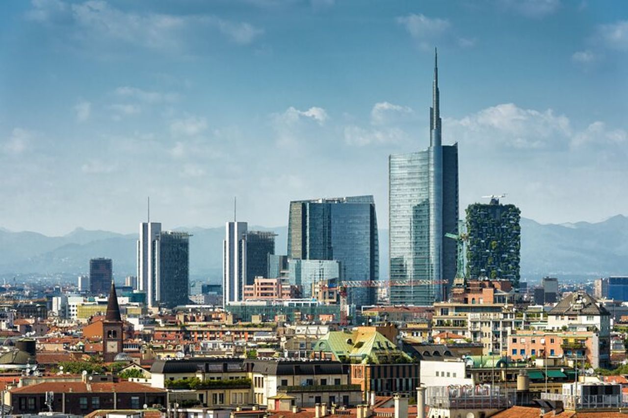 Transfer privato: Ginevra a Genova, 2h tappa turistica a Milano — 9