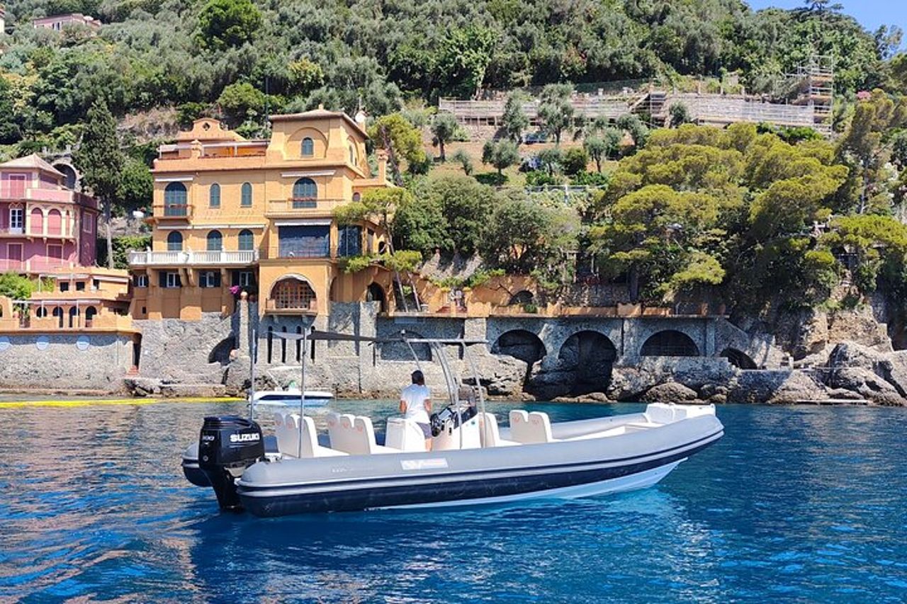 Tour in Barca a Portofino e San Fruttuoso per Piccoli Gruppi