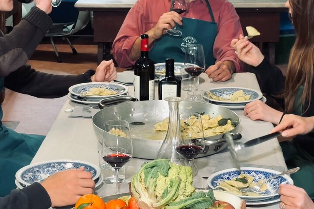 Corso di cucina in un Frantoio Storico vicino al Lago Trasimeno — 2