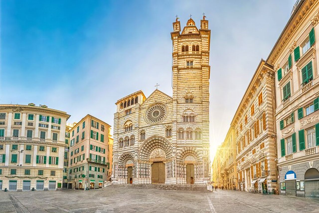Transfer privato: Ginevra a Genova, 2h tappa turistica a Torino — 2