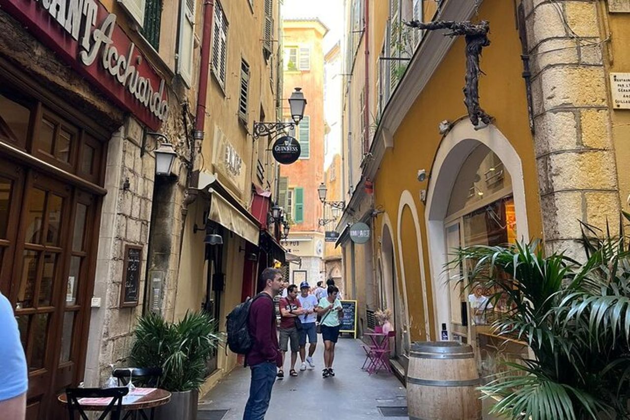 Nice Bites & Stories: Una gustosa avventura in città con un locale — 7