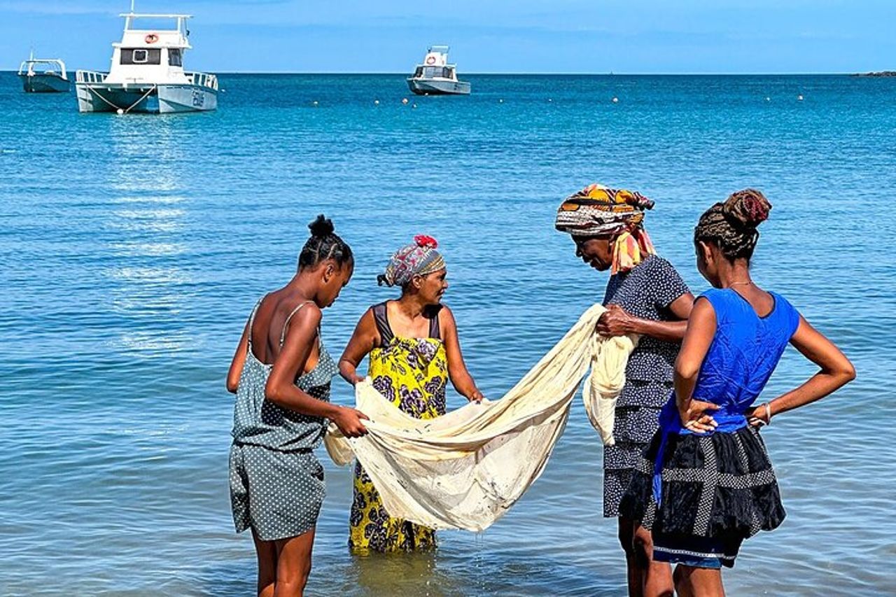 Safari privati di 9 giorni in Madagascar Baobab e famiglia Tsingy — 3