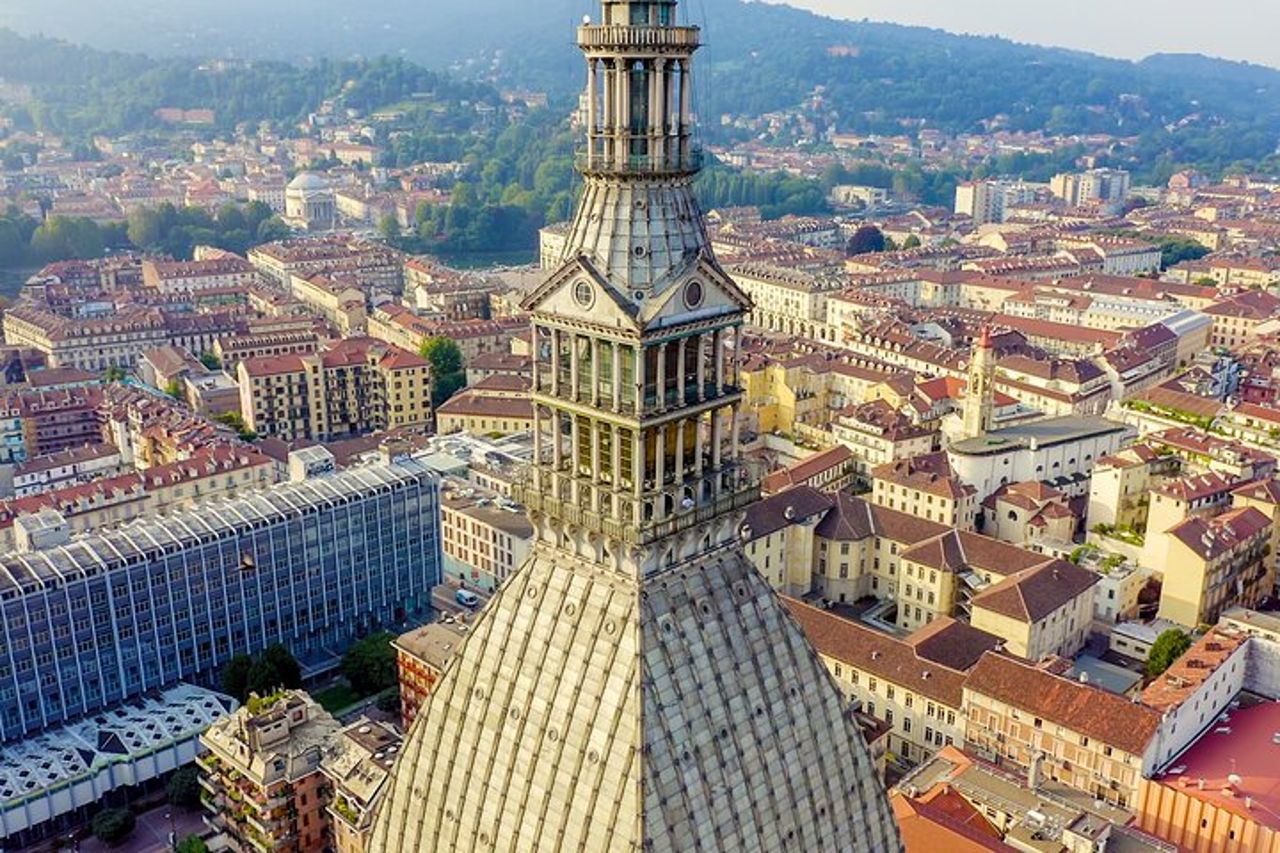 Transfer privato: Ginevra a Genova, 2h tappa turistica a Torino — 9
