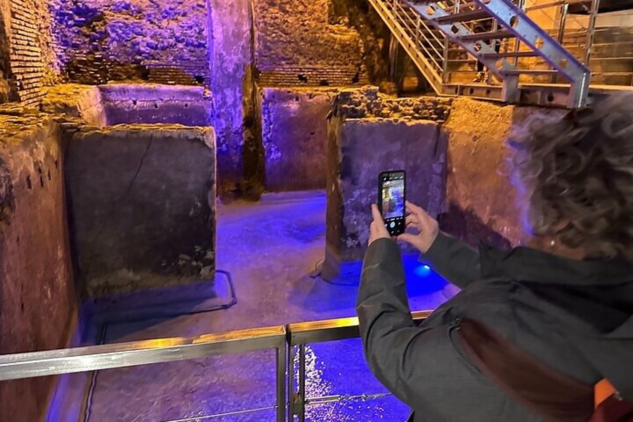 Fontana di Trevi in profondità e acquedotto sotterraneo Roma Tour privato — 3