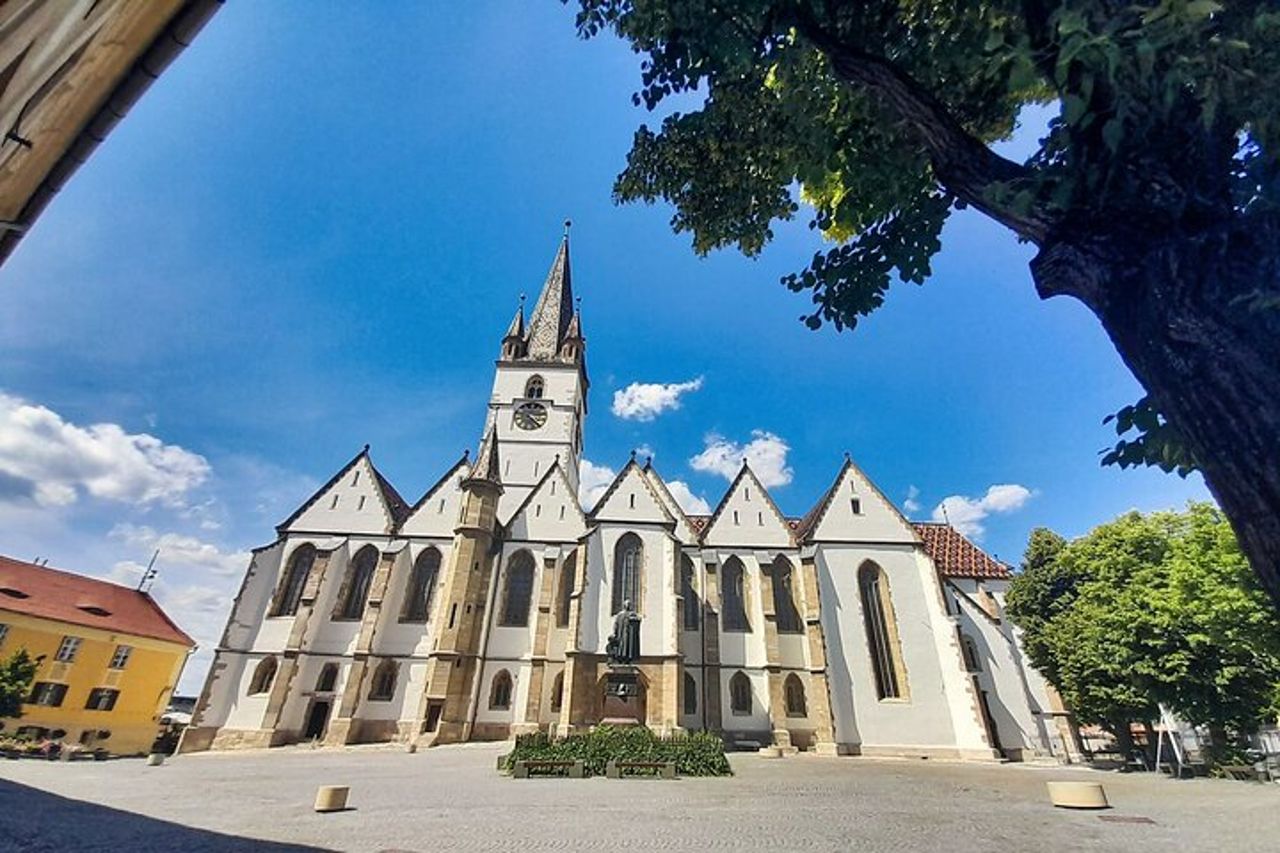 Castello di Corvin e città fortificata di Sibiu da Cluj — 6
