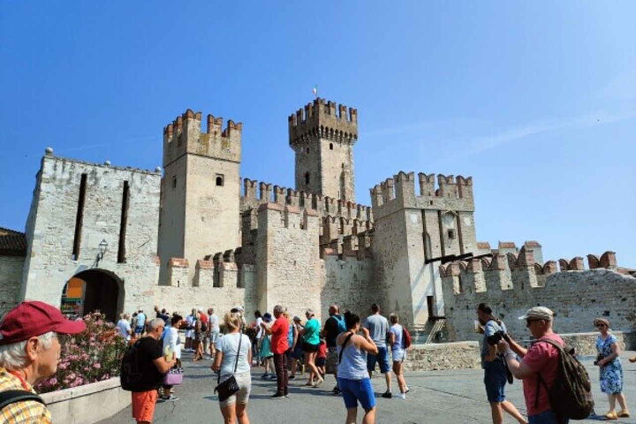 Pagus Wine Tours® - Sirmione in barca e Amarone - Tour di un'intera giornata — 3