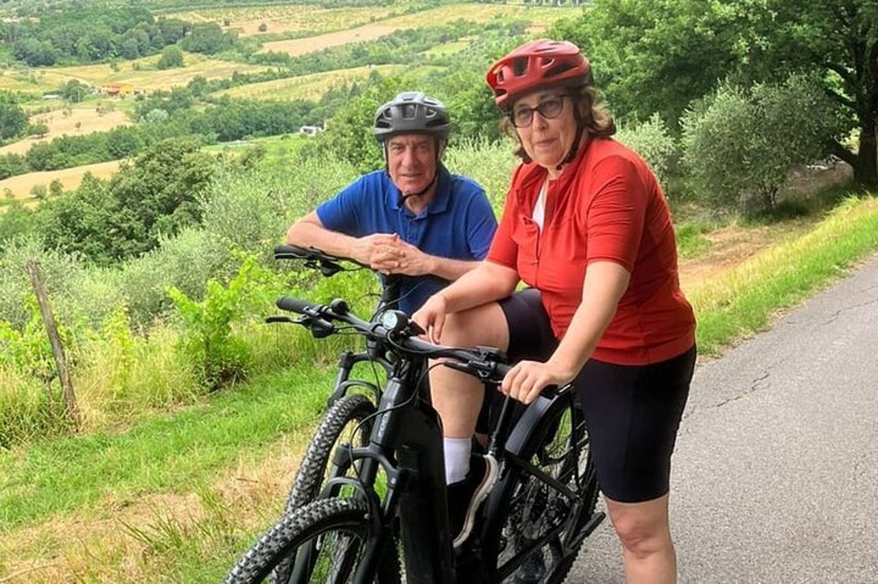 Da Lucca Tour In E Bike E Degustazione Vini Nel Chianti — 3