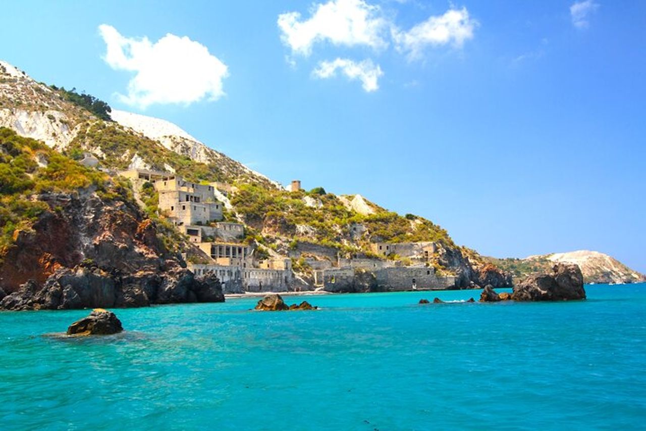 Tour in auto del piccolo paradiso dal porto di Lipari — 2