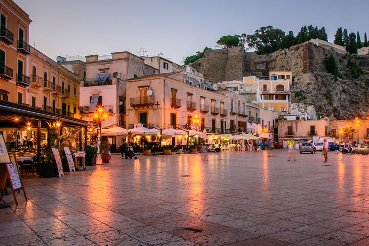Tour in auto del piccolo paradiso dal porto di Lipari — 4