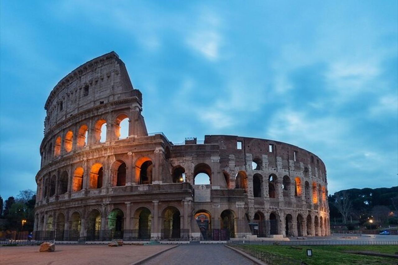 Tour sotterraneo del Colosseo con accesso completo all'antica Roma — 2