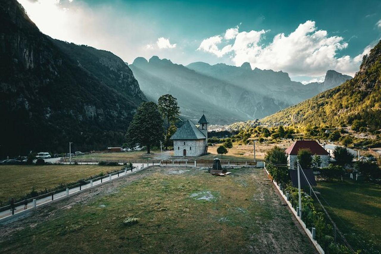 Tour a piedi di Valbona, Theth & Blue Eye in 3 giorni da Tirana — 2