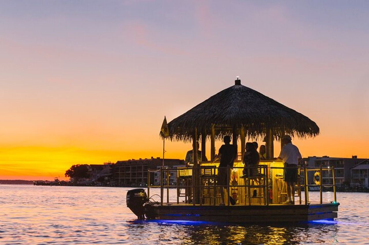 Amelia Island galleggiante Tiki Boat Cruise con opzione BYOB — 2
