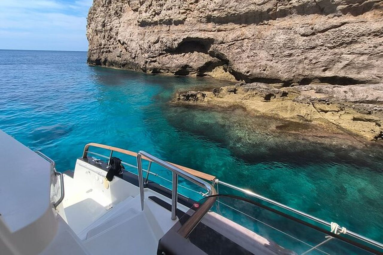 Favignana Tour in Catamarano di Lusso Isole Egadi con pranzo — 9