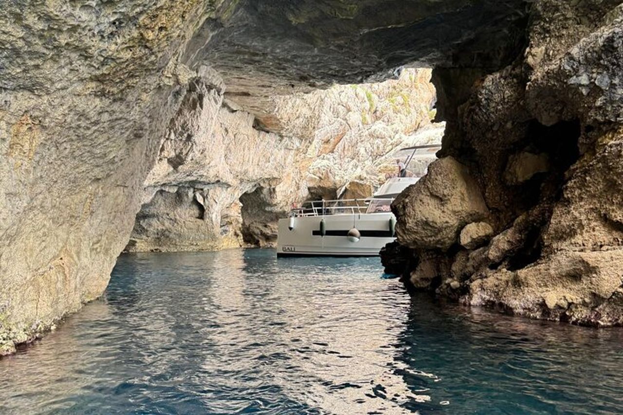 Favignana Tour in Catamarano di Lusso Isole Egadi con pranzo — 7