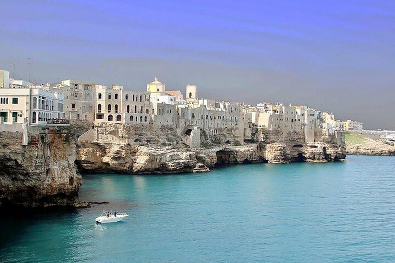 Escursione privata in barca a Polignano tra Grotte e Calette — 3