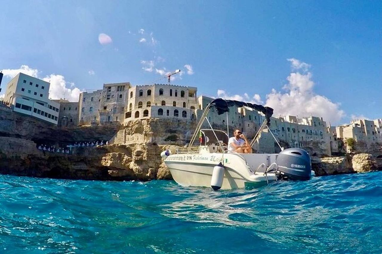 Escursione privata in barca a Polignano tra Grotte e Calette — 4