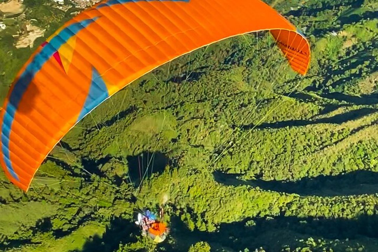 Soar Over Medellín Indimenticabile avventura in parapendio