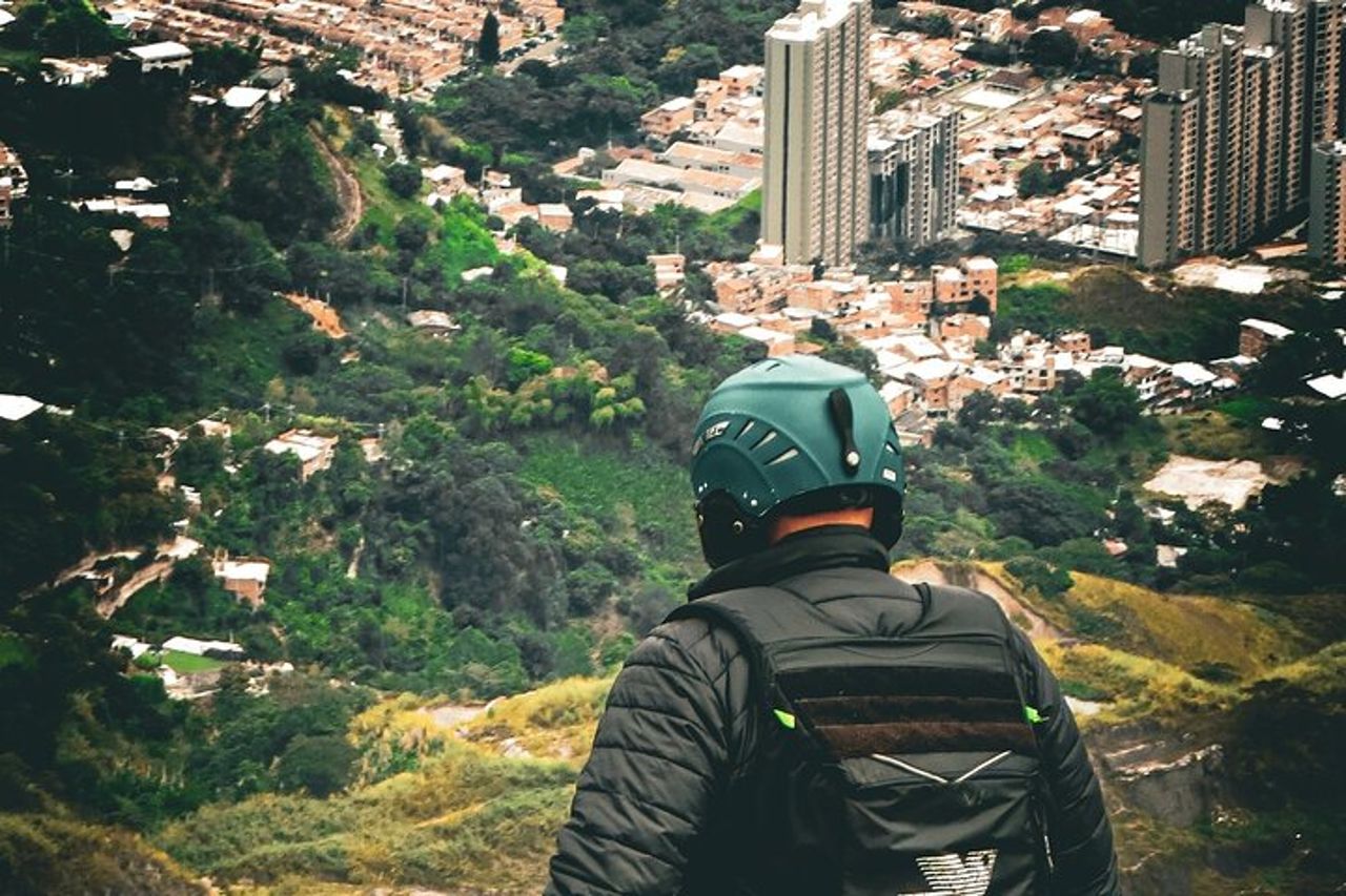 Soar Over Medellín Indimenticabile avventura in parapendio — 3